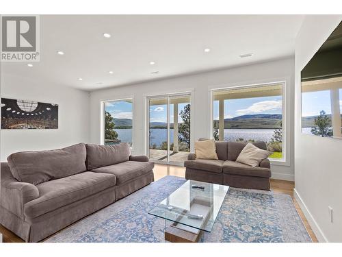 6580 Monck Park Road, Merritt, BC - Indoor Photo Showing Living Room