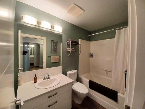 304-5822 Garden St, Duncan, BC - Indoor Photo Showing Bathroom