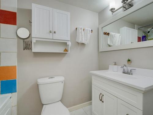 202-1215 Bay St, Victoria, BC - Indoor Photo Showing Bathroom