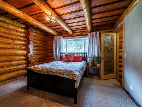 9130 Barnhartvale Road, Kamloops, BC - Indoor Photo Showing Bedroom