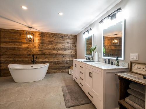 9130 Barnhartvale Road, Kamloops, BC - Indoor Photo Showing Bathroom