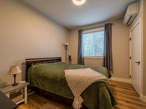 9130 Barnhartvale Road, Kamloops, BC - Indoor Photo Showing Bedroom