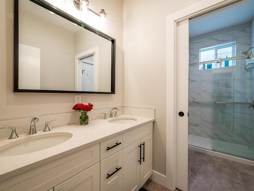 9130 Barnhartvale Road, Kamloops, BC - Indoor Photo Showing Bathroom