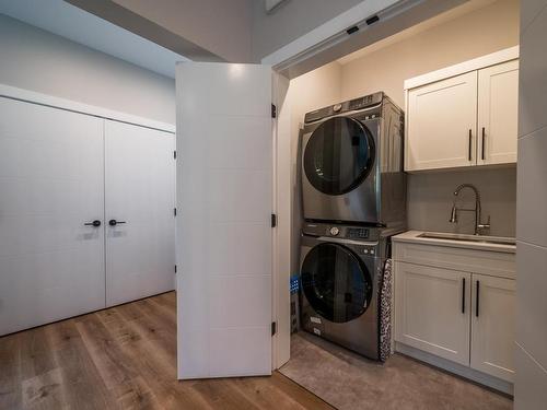 9130 Barnhartvale Road, Kamloops, BC - Indoor Photo Showing Laundry Room