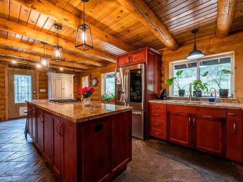 9130 Barnhartvale Road, Kamloops, BC - Indoor Photo Showing Kitchen