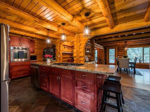 9130 Barnhartvale Road, Kamloops, BC - Indoor Photo Showing Kitchen