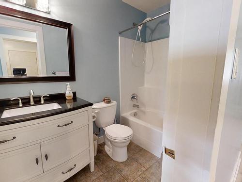 1635 Chestnut Ave, Merritt, BC - Indoor Photo Showing Bathroom