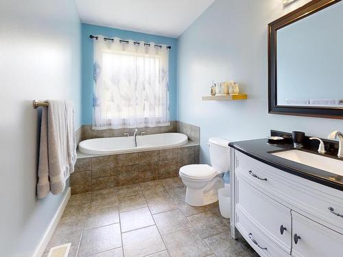 1635 Chestnut Ave, Merritt, BC - Indoor Photo Showing Bathroom