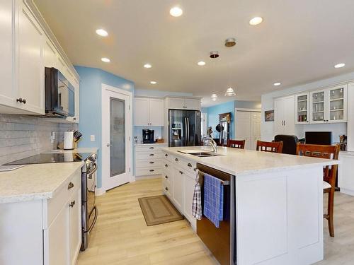 1635 Chestnut Ave, Merritt, BC - Indoor Photo Showing Kitchen With Double Sink With Upgraded Kitchen