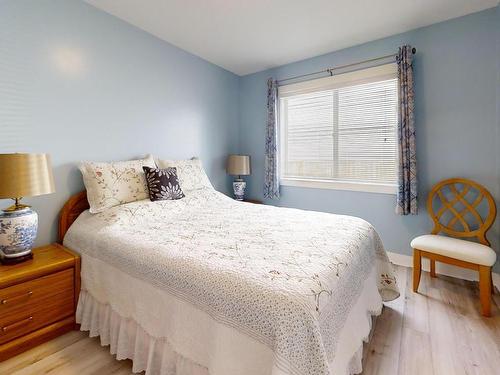 1635 Chestnut Ave, Merritt, BC - Indoor Photo Showing Bedroom