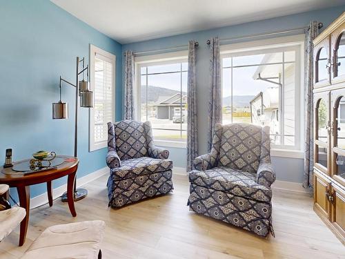 1635 Chestnut Ave, Merritt, BC - Indoor Photo Showing Living Room
