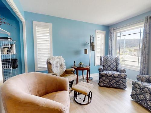 1635 Chestnut Ave, Merritt, BC - Indoor Photo Showing Living Room