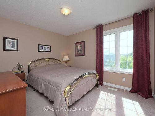 36 Anderson Rd, New Tecumseth, ON - Indoor Photo Showing Bedroom