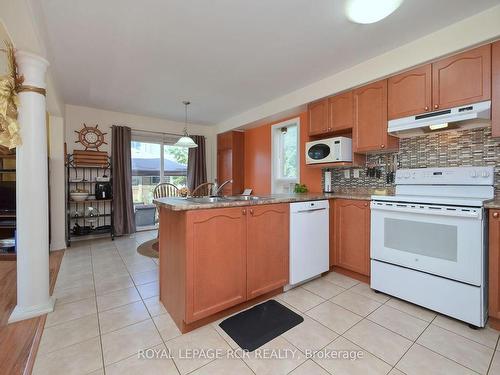 36 Anderson Rd, New Tecumseth, ON - Indoor Photo Showing Kitchen With Double Sink