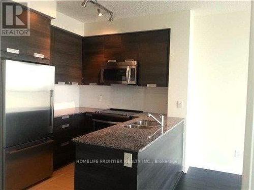 1106 - 55 Eglinton Avenue W, Mississauga, ON - Indoor Photo Showing Kitchen With Double Sink