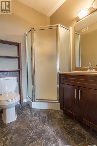 373 Halifax Street, Regina, SK - Indoor Photo Showing Bathroom