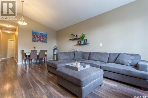 373 Halifax Street, Regina, SK - Indoor Photo Showing Living Room