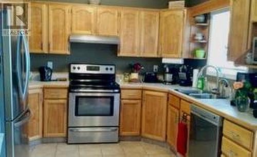 2725 Paris Street, Penticton, BC - Indoor Photo Showing Kitchen With Double Sink