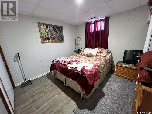 231 & 233 18Th Avenue Ne, Swift Current, SK - Indoor Photo Showing Bedroom