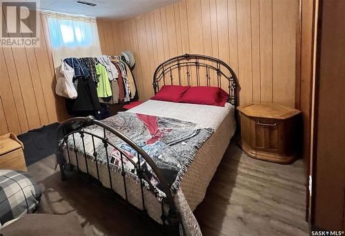 231 & 233 18Th Avenue Ne, Swift Current, SK - Indoor Photo Showing Bedroom