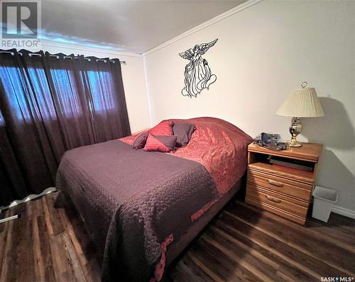 231 & 233 18Th Avenue Ne, Swift Current, SK - Indoor Photo Showing Bedroom