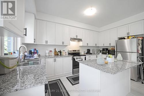 25 Corbett Street, Southgate, ON - Indoor Photo Showing Kitchen With Double Sink With Upgraded Kitchen