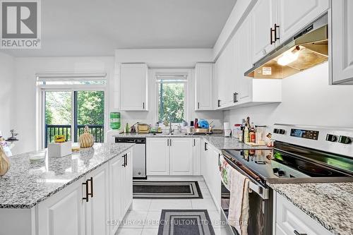 25 Corbett Street, Southgate, ON - Indoor Photo Showing Kitchen With Upgraded Kitchen