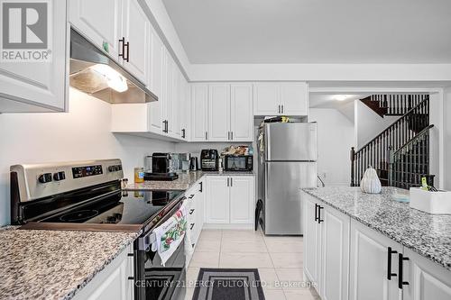 25 Corbett Street, Southgate, ON - Indoor Photo Showing Kitchen With Upgraded Kitchen