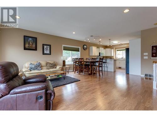 11664 Middleton Road, Lake Country, BC - Indoor Photo Showing Living Room