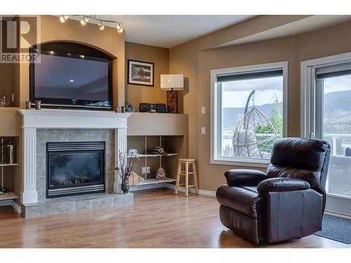 11664 Middleton Road, Lake Country, BC - Indoor Photo Showing Living Room With Fireplace