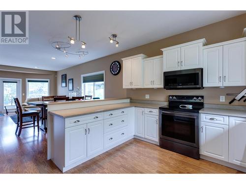 11664 Middleton Road, Lake Country, BC - Indoor Photo Showing Kitchen