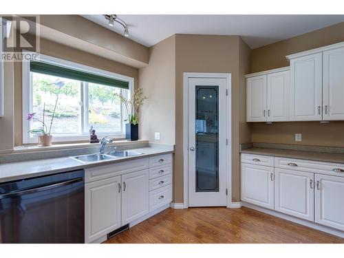 11664 Middleton Road, Lake Country, BC - Indoor Photo Showing Kitchen With Double Sink