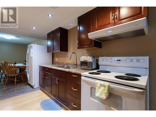 11664 Middleton Road, Lake Country, BC - Indoor Photo Showing Kitchen With Double Sink