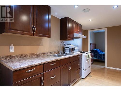 11664 Middleton Road, Lake Country, BC - Indoor Photo Showing Kitchen With Double Sink