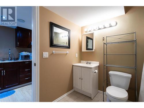 11664 Middleton Road, Lake Country, BC - Indoor Photo Showing Bathroom