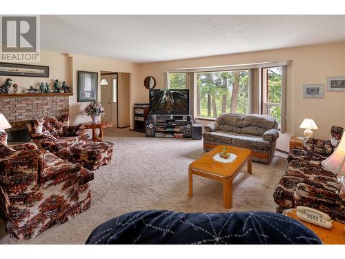 13821 Talbot Road, Lake Country, BC - Indoor Photo Showing Living Room With Fireplace