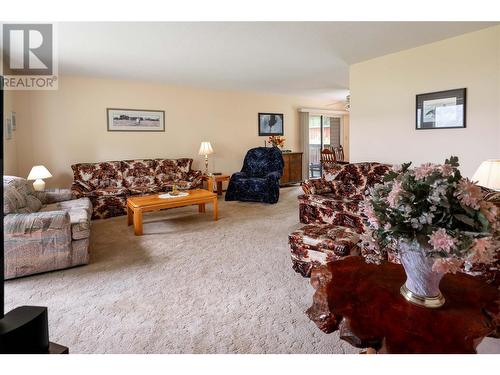 13821 Talbot Road, Lake Country, BC - Indoor Photo Showing Living Room