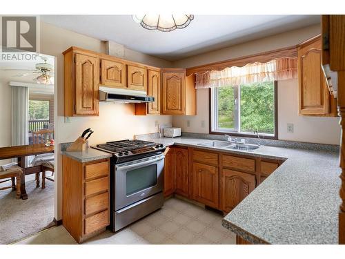 13821 Talbot Road, Lake Country, BC - Indoor Photo Showing Kitchen