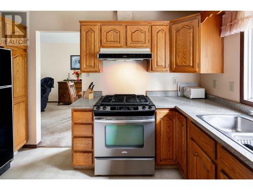 13821 Talbot Road, Lake Country, BC - Indoor Photo Showing Kitchen