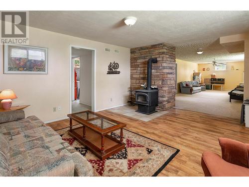 13821 Talbot Road, Lake Country, BC - Indoor Photo Showing Living Room With Fireplace