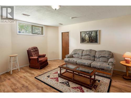 13821 Talbot Road, Lake Country, BC - Indoor Photo Showing Living Room