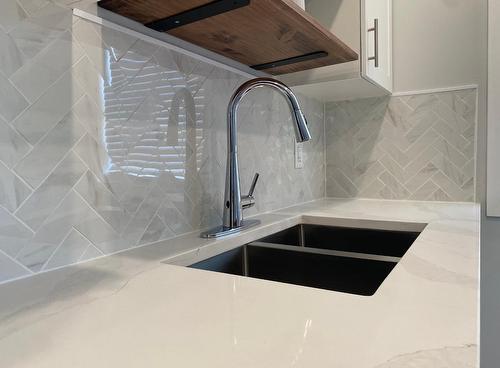 7726 22Nd Street, Grand Forks, BC - Indoor Photo Showing Kitchen With Double Sink