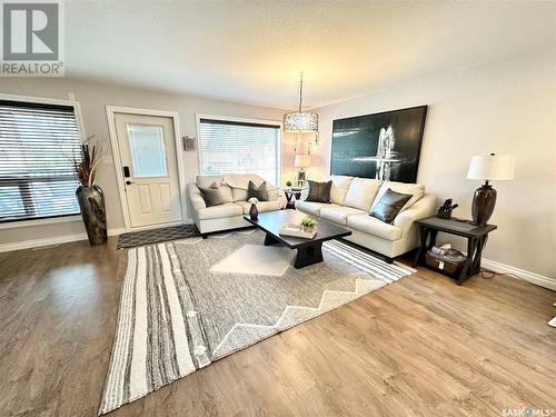 20 3Rd Avenue, Weyburn, SK - Indoor Photo Showing Living Room