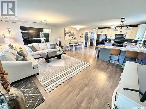 20 3Rd Avenue, Weyburn, SK - Indoor Photo Showing Living Room