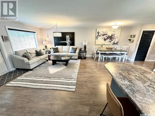 20 3Rd Avenue, Weyburn, SK - Indoor Photo Showing Living Room