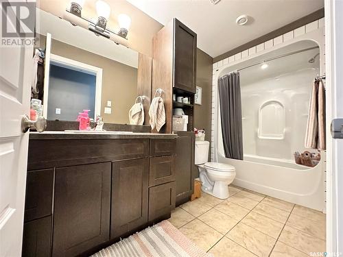 20 3Rd Avenue, Weyburn, SK - Indoor Photo Showing Bathroom