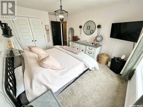 20 3Rd Avenue, Weyburn, SK - Indoor Photo Showing Bedroom