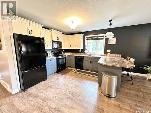 20 3Rd Avenue, Weyburn, SK - Indoor Photo Showing Kitchen