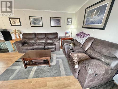 6 562 Elm Street, Quesnel, BC - Indoor Photo Showing Living Room