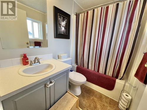 6 562 Elm Street, Quesnel, BC - Indoor Photo Showing Bathroom